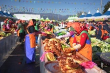 “별천지하동 김치축제” 5천 명 북적..함께하는 공동체 축제로 호평 | 뉴스로