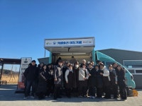 여주 시니어클럽, 남한강 출렁다리서 이동카페 ‘카페 바라’ 운영 개시 | 뉴스로