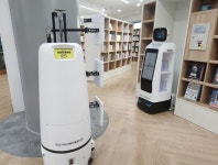 아산시 음봉어울샘도서관, 도서관 최초 ‘이기종 로봇 연계’ 시스템 구축 | 뉴스로