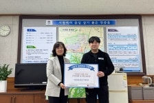 안중JMC줄넘기체육관, 안중읍에 이웃돕기 물품 전달 | 뉴스로