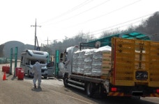 봉화군, 설 연휴 잊은 ‘철통 방역’…군수·부서장들, 초소 현장 근무 직접 투입 | 뉴스로