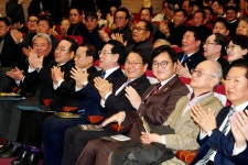 “원포인트 개헌 국민투표 즉각 추진하라” 광주시-전국 시민단체, 5·18헌법수록 촉구 | 뉴스로