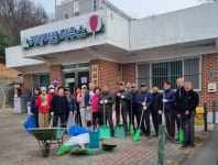 수원시 장안구 이목동, 주민 참여 ‘봄맞이 마을 대청소’ 실시 | 뉴스로