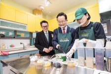 영등포구, ‘샐러디아 대림점’ 개업… 어르신 일자리 사업 본격화 | 뉴스로