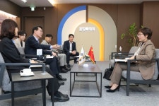 화성특례시-중국 샤오간시, 孝 문화로 잇다 ‘화성특례시민의 날’, 축하 대표단 방문 교류 협력 확대 | 뉴스로