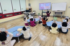 꿈나무정보도서관, 북스타트 책놀이터‘이야기 폴짝, 그림책 소풍’운영 마쳐 | 뉴스로