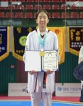 고성여중 허연우, 전국종별태권도대회 정상 등극 | 뉴스로