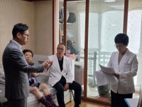 의사도, 약사도 함께… 화성특례시가 어르신 댁으로 직접 찾아갑니다 | 뉴스로