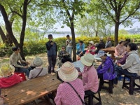 고양시 덕양구보건소, 치매어르신과 함께 행주산성 역사공원 나들이 추진 | 뉴스로