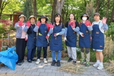 수원시 장안구 정자2동 손바닥정원단의 초록 실천, 도심 속 정원에 생기를 더하다 | 뉴스로