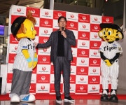 【阪神】総勢380人のハワイＶ旅行へ出国「アメリカに上下関係はないです」藤川監督あいさつ - プロ野球写真ニュース : 日刊スポーツ