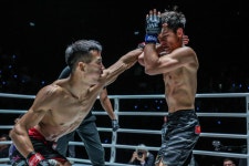 【ONE】フライデーファイツ62でデビュー戦のファビオ・ハラダが打撃効かされて１ＲでTKO負け - 格闘技写真ニュース : 日刊スポーツ