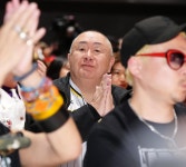 南部虎弾さんお別れ会　電撃ネットワークメンバー「さみしい」「実感がない」と口々　遺骨も胸に - おくやみ写真ニュース : 日刊スポーツ
