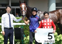 兵庫の吉村智洋騎手がJRA58戦目で初勝利「この年になって初勝利を祝われるとは」／福島1R - ２歳馬特集 | 競馬写真ニュース : 日刊スポーツ