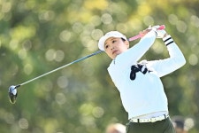 安田祐香パーセーブに笑顔　ティーショット放つ岩井明愛・千怜姉妹／女子ゴルフ第２日写真特集２ - ゴルフライブ速報写真ニュース... 