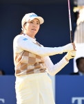 20歳のルーキー荒木優奈が７つ伸ばし畑岡奈紗と並び首位　米ツアー兼ねた大会で金星なるか　 - 米国女子ゴルフ写真ニュース : 日刊スポーツ
