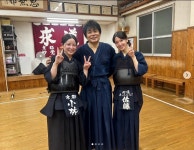 「日本一かわいい剣道女子」が67歳超大物歌手と一本勝負「ドカンと面を打たれて完敗」 - スポーツ写真ニュース : 日刊スポーツ