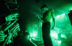 The 1975 air B-sides, rarities and bonanza of fan-pleasing early material at riotous London Garage show
