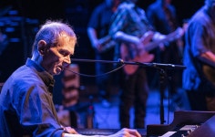 Lou Reeds 70s keyboardist Michael Fonfara dies aged 74