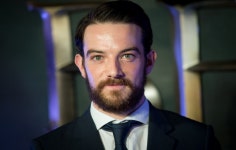 스타일혜어 | Actor Kevin Guthrie jailed for three years for sexual assault