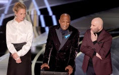 Pulp Fiction stars reunite at the Oscars