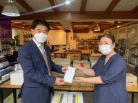 잠실세무서장, 관내 공동생활가정 방문하여 후원금 및 위문품 전달 | 국세청>알림·소식>국세청 소식>사회공헌>사회공헌 소식 국세청