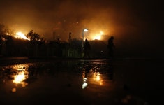 Wildfire in Southern California burns through 6500 acres, closes highway – New York Daily News Wildfire in Southern California... 