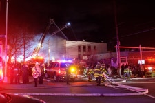 Queens firefighters battle two fires in 12-hour span – New York Daily News Queens firefighters battle two fires in 12-hour span