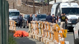 Dead man found stuffed in shopping cart at Bronx corner Man found dead, wrapped in plastic and stuffed in shopping cart at Bronx... 