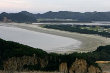 옹진포토-백령면 용기원산에서 바라본 사곶해변전경 내용 | media