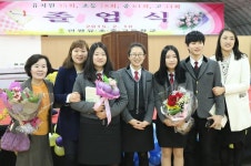 보도/해명-[2월 10일] 연평초·중·고등학교 포격 상처 치유하는 대피호에서 졸업식 개최 내용 | main>함께하는군정>알림마당 인천광역시 옹진군청
