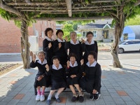 포토갤러리 - [2023년 성인문해교육] 대화5리 마을회관 졸업앨범 사진 촬영 상세화면 | 평창군 평생학습관 > 열린마당 > 포토갤러리... 