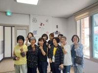 포토갤러리 - [2023년 진부면 평생학습센터] 꽃채운 천아트 재능기부활동 6. 22.(목) 하진부4리 경로당 상세화면 | 평창군 평생학습관 > 열린마당... 