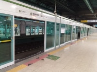 뚝섬유원지역 스크린도어가 고장났나봅니다 - 팝코넷 | 자유게시판 뚝섬유원지역 스크린도어가 고장났나봅니다