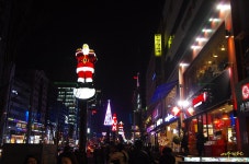 [K-5+18-135] 강남역 크리스마스 산타 할배.. - 리코 & 펜탁스 Talk [K-5+18-135] 강남역 크리스마스 산타 할배..