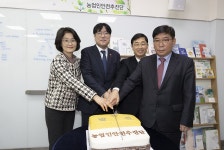 농업인안전추진단 현판식 < 인물/동정< 새소식 < 정책홍보 < 농촌진흥청 [인물/동정]농업인안전추진단 현판식