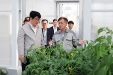 작물용 미생물제 산업체 방문 < 인물/동정< 새소식 < 정책홍보 < 농촌진흥청 [인물/동정]작물용 미생물제 산업체 방문