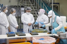 상세보기 < 인물/동정< 새소식 < 정책홍보 < 농촌진흥청 [인물/동정]지역 농산물 기반 농식품 가공·수출 현장 방문