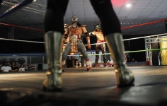 Flying high, making fans at Lucha Libre in Las Vegas — PHOTOS – Las Vegas Review-Journal Flying high, making fans at Lucha... 