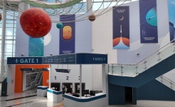 우주항공>사천항공우주과학관>전시관안내>전시관안내>1층 전시관 | 사천시 : 대한민국 우주항공 수도 사천시 : 대한민국 우주항공 수도 > 1층 전시관