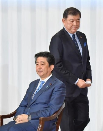 【自民党総裁選】安倍晋三首相と石破茂・元幹事長の本格論戦スタート　９条改憲や経済政策などが争点（1/2ページ） - 産経ニュース...