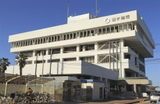茨城県龍ケ崎市役所｜茨城・龍ケ崎副市長ら逮捕　市発… 写真1/1｜産経ニュース 茨城・龍ケ崎副市長ら逮捕　市発注の工事で入札情報漏洩容疑