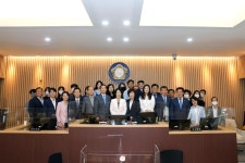 서대문구의회 누리집 - 의정활동 > 의정활동사진 (제목 : 제8대의원 퇴임식 및 의장단 감사패 전달식) 서대문구의회