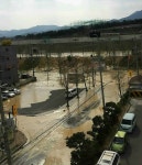 경주 안강 산대저수지 둑 터져… 아파트 1층 잠겨 | 세계일보 경주 안강 산대저수지 둑 터져… 아파트 1층 잠겨