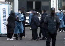 [속보] 코로나19 주말에도 330명 신규확진… 사망자 2명 늘어 | 세계일보 [속보] 코로나19 주말에도 330명 신규확진… 사망자 2명 늘어