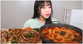 ‘풀린 눈+최초 먹방 중단’ 쯔양 “곱창 씹기도 귀찮아”…분식집 언급도 | 세계일보 ‘풀린 눈+최초 먹방 중단’ 쯔양 “곱창 씹기도 귀찮아”... 