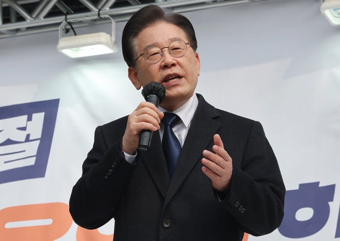 이재명 대통령, 세계정치학회서 민주주의 강조 및 발전 약속.