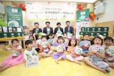 한국농협김치, 농협중앙회 어린이집서 ‘어린이 김치’ 출시 기념행사 | 세계일보 한국농협김치, 농협중앙회 어린이집서 ‘어린이 김치’ 출시... 