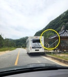 2차로 도로에 주차 · 정자에 그늘막 연결한 캠핑카 “맞은편이 공터였는데” | 세계일보 2차로 도로에 주차 · 정자에 그늘막 연결한 캠핑카... 