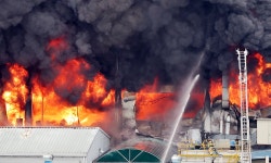 금호타이어 화재, 서쪽 공장 모두 태울 듯…진입 대원 철수 | 세계일보 금호타이어 화재, 서쪽 공장 모두 태울 듯…진입 대원 철수